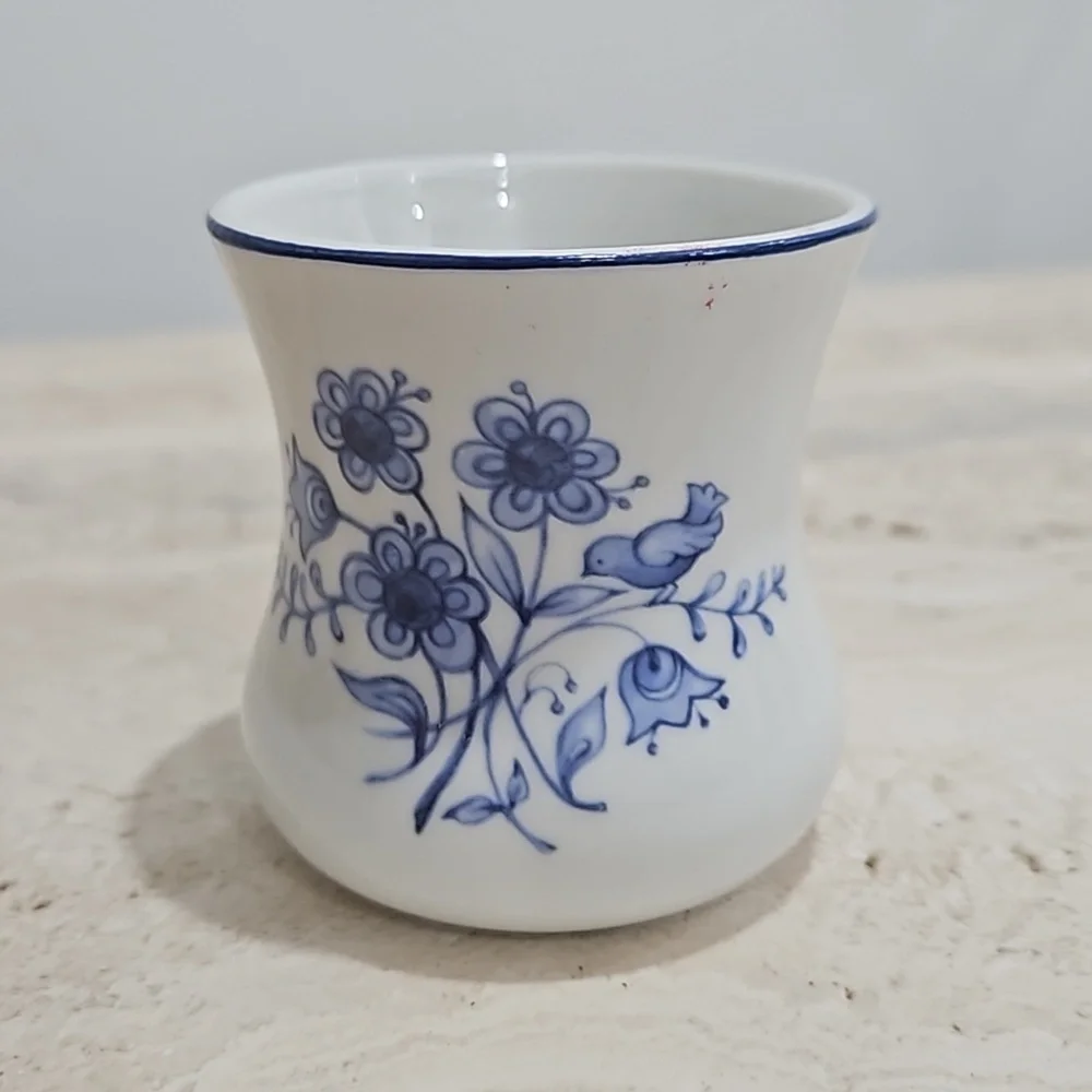 Vintage blue and white vessel cup